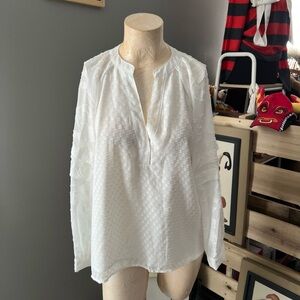 Vince Camuto White Textured V-Neck Blouse size S